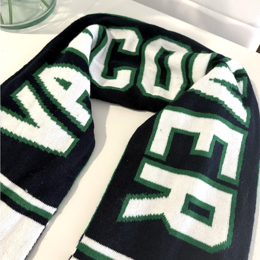 Canucks Reversible skate and orca Canucks Scarf one size - Picture 5 of 7
